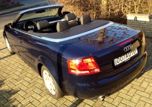 Van 03-2006 met maar 65.100 km. Audi A4 cabrio met S-line interieur.