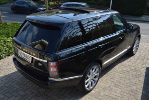 Vanuit Roemenië is deze in top staat verkerende Range Rover geïmporteerd. 